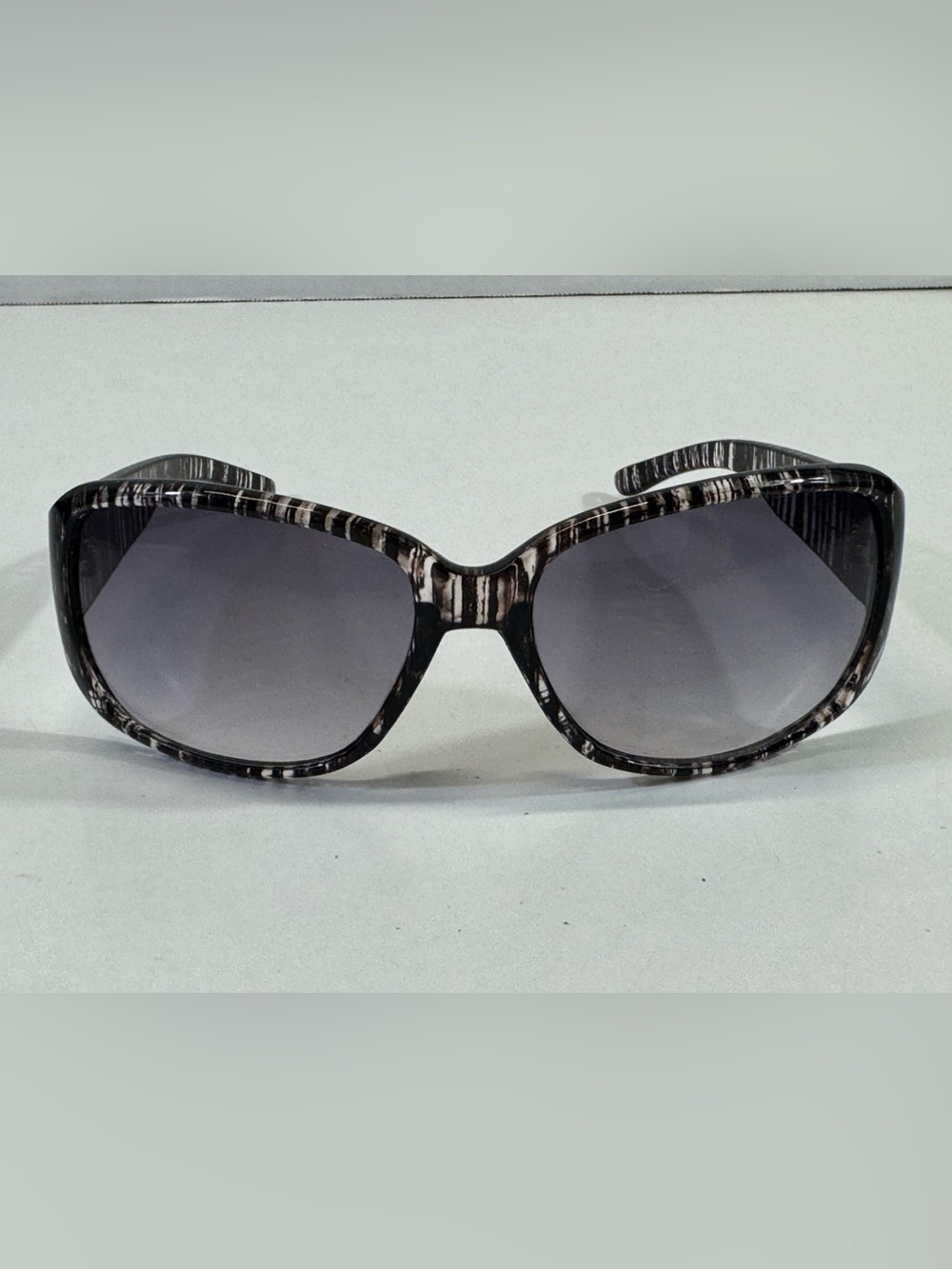 Nine West Black & White Striped Oversized Sunglasses Y2K